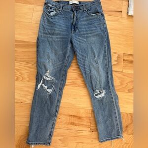 Abercrombie & Fitch Blue Distressed Mom Jeans Size 8🦋